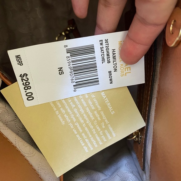 MK Hamilton - Picture 4 of 4